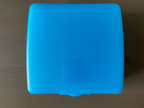Conjunto de sanduicheira mais garrafa de 750 ml triangular